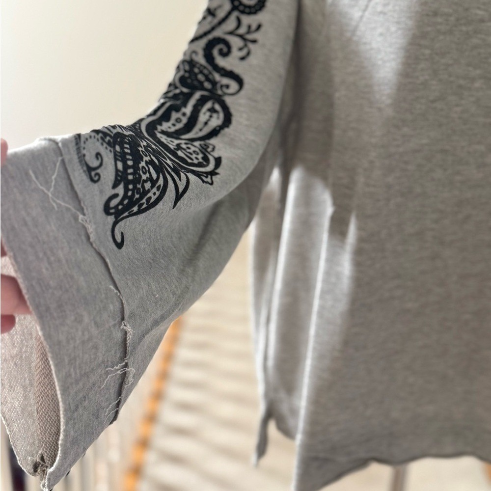 Seven7 French Terry Bell Sleeve Sweatshirt Heather Grey Paisley Graphic XL - Picture 5 of 10